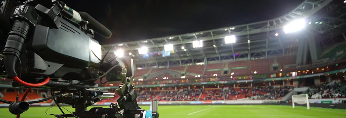 体育赛事直播专业摄像设备在球场拍摄